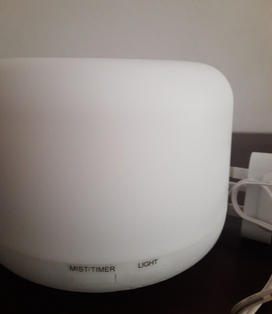 Aroma Diffuser (Category: Home Fragrance) located in Singapore. Submitted by buyntrade (Listing ID 1315722098, Image 2). Description: Bought but never been used. Box has been thrown away however, has a new box for it..