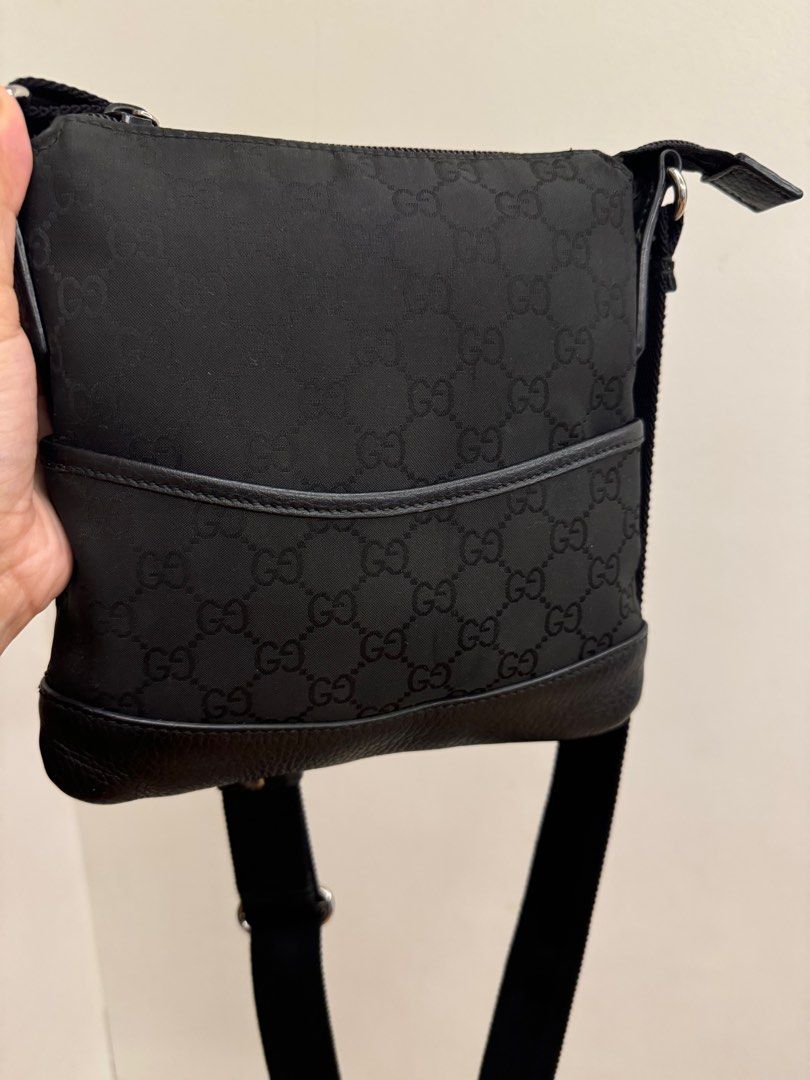 Authentic Gucci small flat messenger bag