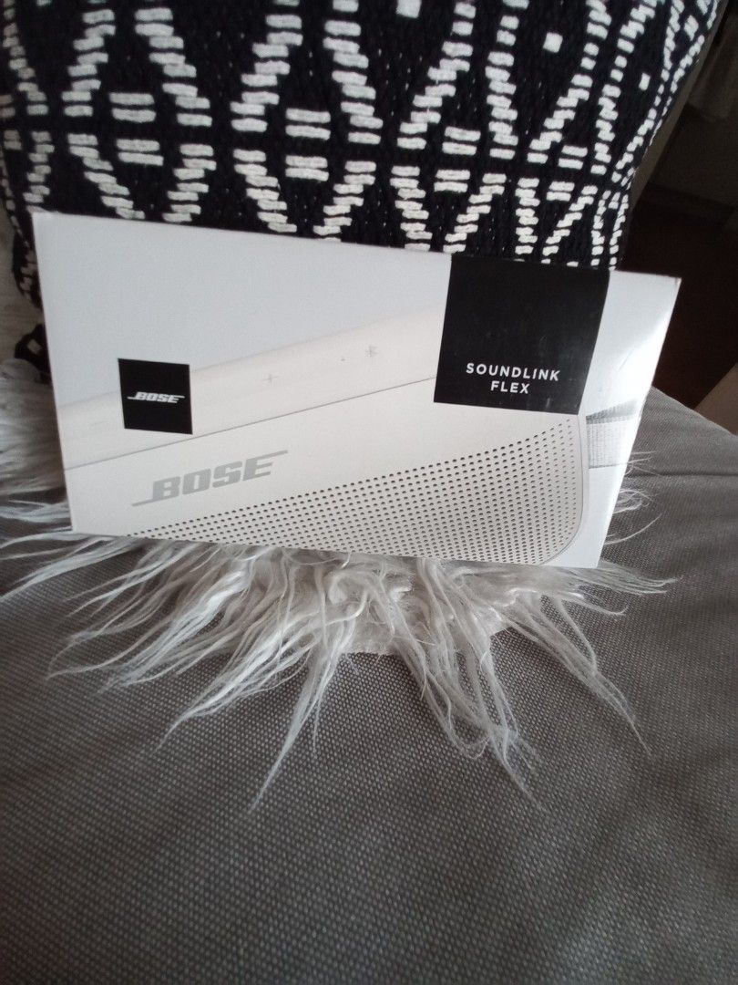 Bose Soundlink Flex (Category: Soundbars, Speakers & Amplifiers) located in Las Pinas. Submitted by carlo_chef (Listing ID 1315706207, Image 2). Description: Brand New & Sealed in box 12 hours running time Waterproof Speakerphone Clear, deep powerful sound Detects orientation & optimizes sound Syncs with other Bose speakers.