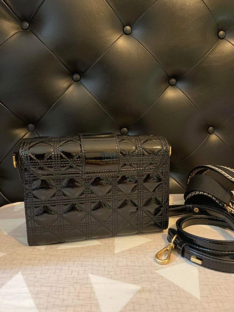 CARLYN MINUTE PATENT LEATHER BLACK (Category: Luxury Bags & Wallets) located in Quezon City. Submitted by highhellocurator (Listing ID 1315814670, Image 3). Description: Carlyn Minute Luxury Korean Bag -used by korean celebrities -dual strap -wide strap and thin strap -water resistant since patent leather -with dustbag and care card.