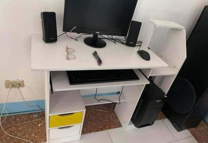 Desktop Computer Table (Category: Tables & Sets) located in Manila. Submitted by redonlineshop (Listing ID 1315775010, Image 3). Description: Desktop Table Php 1500 multifunction computer table with dawer and shelves ✔materials: medium density fiber ✔Size: 100x40x92cm with keyboard holder ✔easy to assemble with manual and tools BRAND NEW ONHAND and Ready to Deliver Accept Gcash payment/COD Same day delivery + SF.