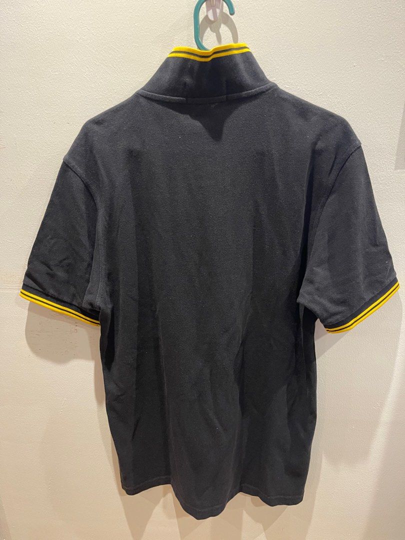 Fred Perry (Category: Tshirts & Polo Shirts ) located in Quezon City. Submitted by pathdz (Listing ID 1315813807, Image 2). Description: Slim Fit Large Slightly used.