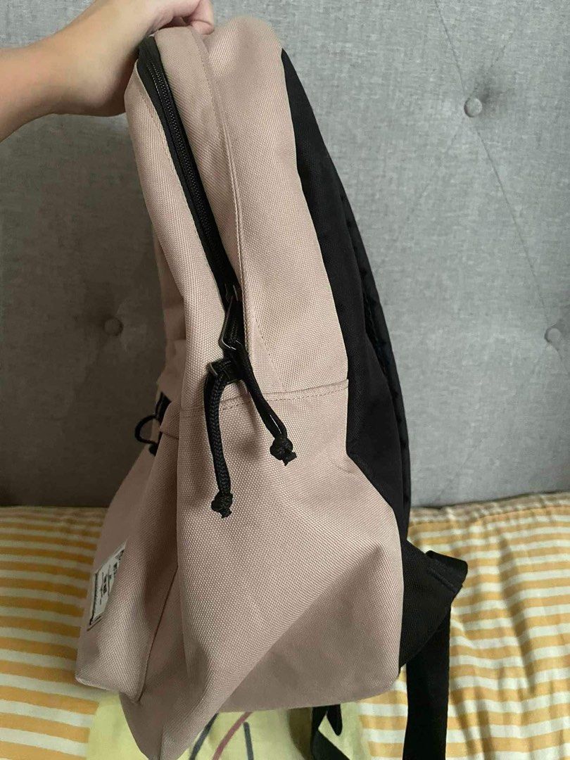 Herschel Light Taupe 20.2L Men s Fashion Bags Backpacks on Carousell