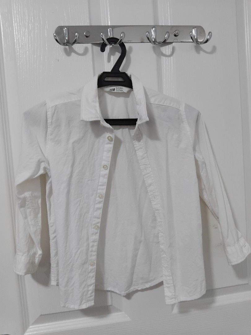 White and blue H&M long sleeves bundle with bowtie (Category: Babies & Kids Fashion) located in Pasig City. Submitted by gavdan (Listing ID 1315758065, Image 1). Description: used once only for 3-4 yr old with free H&M bowtie.