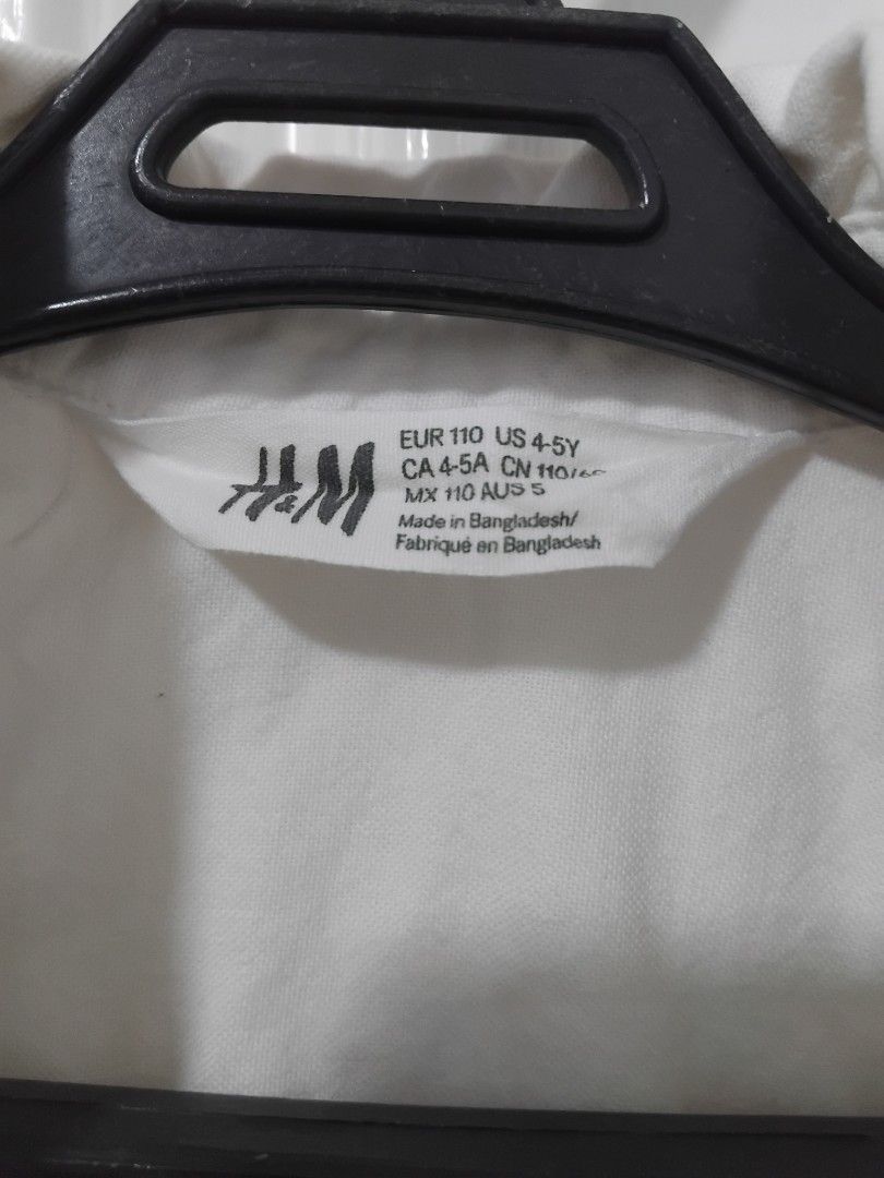 White and blue H&M long sleeves bundle with bowtie (Category: Babies & Kids Fashion) located in Pasig City. Submitted by gavdan (Listing ID 1315758065, Image 2). Description: used once only for 3-4 yr old with free H&M bowtie.