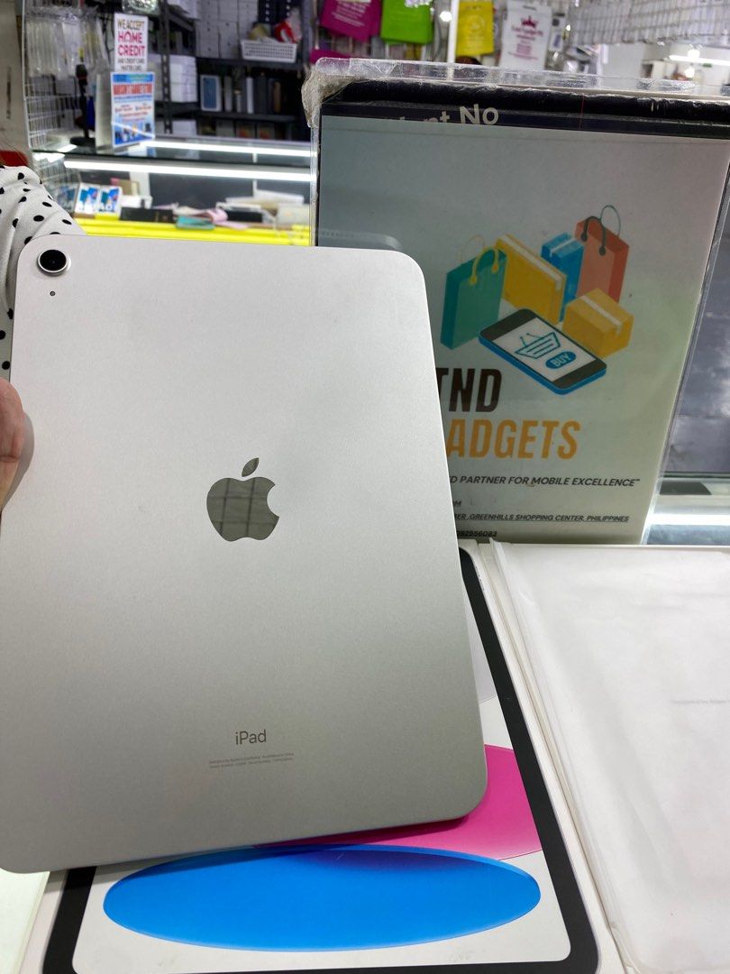 Ipad 10th gen 64gb wifi (Category: iPad) located in Pasig City. Submitted by melissaomb01623 (Listing ID 1315750033, Image 2). Description: Ipad 10th gen 64gb wifi good as new complete with box with keyboard 📌pick up store in greenhills shopping center 📌we do cod in metro manila and near provinces just add sf only 📌we ship nationwide via LBC 💯we accept swap/trade in 📌we accept credit card/ggives 📌we accept billease installment 📌for fast tr
