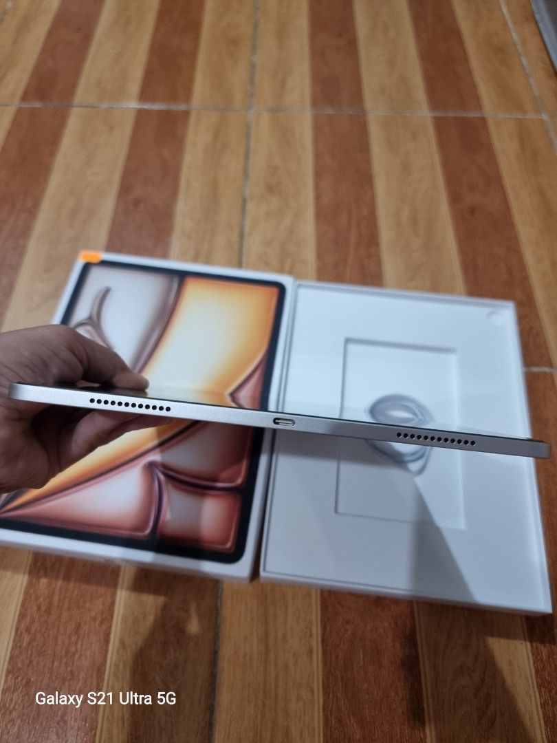 Ipad air 6 128gb (10 days old) (Category: iPad) located in Pasig City. Submitted by ijamgadgets (Listing ID 1315752306, Image 2). Description: Ipad air 6 128 ( Almost new ) Only Week old Underwarranty apple Cheapest price 📌we do cod in metro manila and near provinces just add sf only 📌can visit in my store at greenhills shopping center 📌we do LBC transaction 📌we accept credit card in store 📌for fast transaction make acall 09291593032/0995859