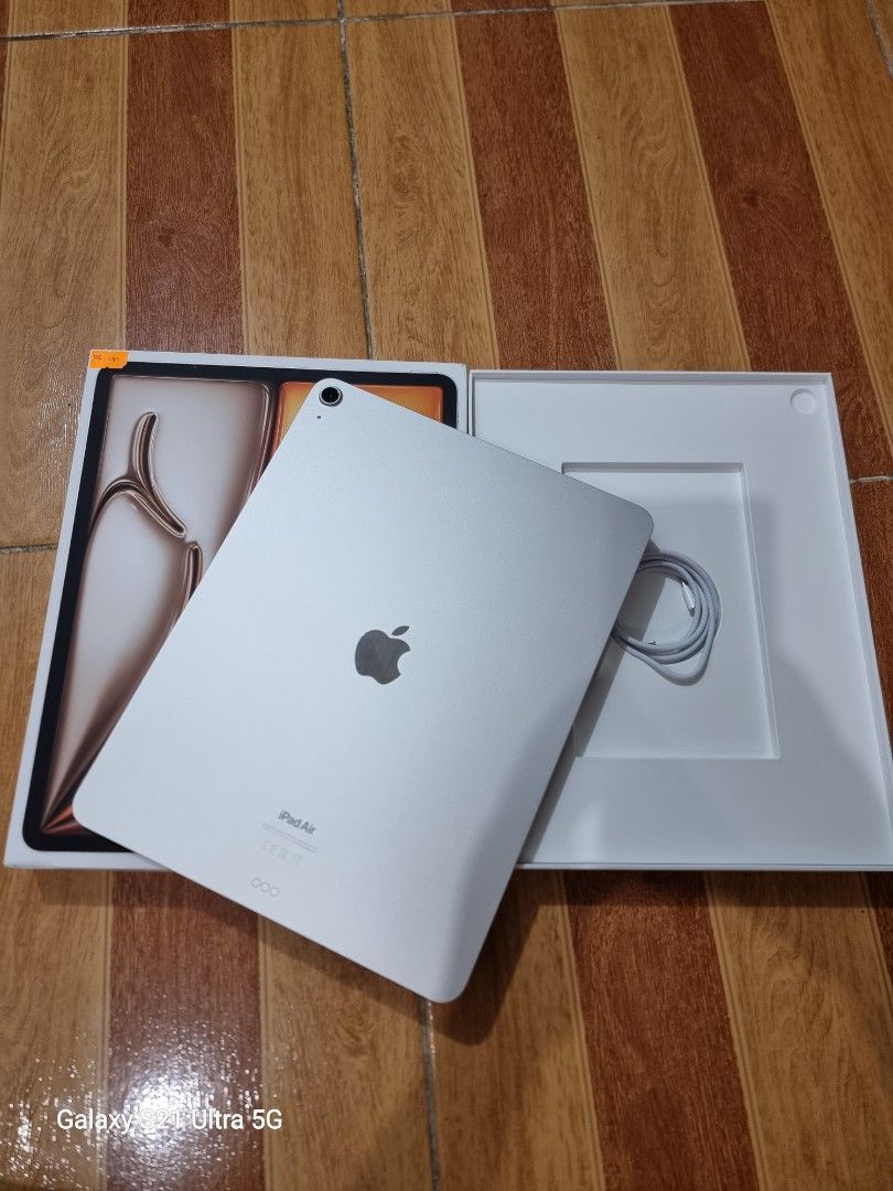 Ipad air 6 128gb (10 days old) (Category: iPad) located in Pasig City. Submitted by ijamgadgets (Listing ID 1315752306, Image 3). Description: Ipad air 6 128 ( Almost new ) Only Week old Underwarranty apple Cheapest price 📌we do cod in metro manila and near provinces just add sf only 📌can visit in my store at greenhills shopping center 📌we do LBC transaction 📌we accept credit card in store 📌for fast transaction make acall 09291593032/0995859
