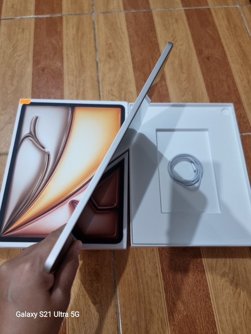 Ipad air 6 128gb (10 days old) (Category: iPad) located in Pasig City. Submitted by ijamgadgets (Listing ID 1315752306, Image 1). Description: Ipad air 6 128 ( Almost new ) Only Week old Underwarranty apple Cheapest price 📌we do cod in metro manila and near provinces just add sf only 📌can visit in my store at greenhills shopping center 📌we do LBC transaction 📌we accept credit card in store 📌for fast transaction make acall 09291593032/0995859