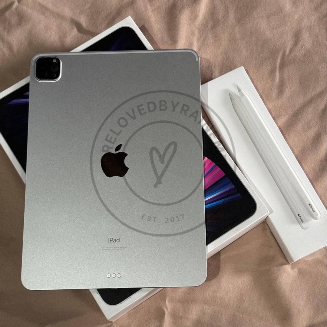 iPad Pro 11 inch 3rd Gen in Silver 128GB and Apple Pencil (2nd Gen ...