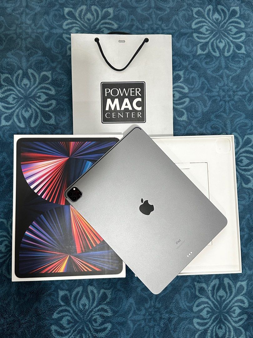iPad Pro M1 12.9-in (5th Generation) 256gb (Category: iPad) located in Valenzuela. Submitted by _heysoftie (Listing ID 1315802794, Image 2). Description: iPad Pro 12.9" (5th Generation M1) 256gb in Space Gray - WiFi Only updated to latest iPadOS 17.5.1 no any scratches or dents no any history of repair no any hidden issue all functions are working still in immaculate condition comes with cable and adapter bought at Power Mac Center – Greenbelt 3 