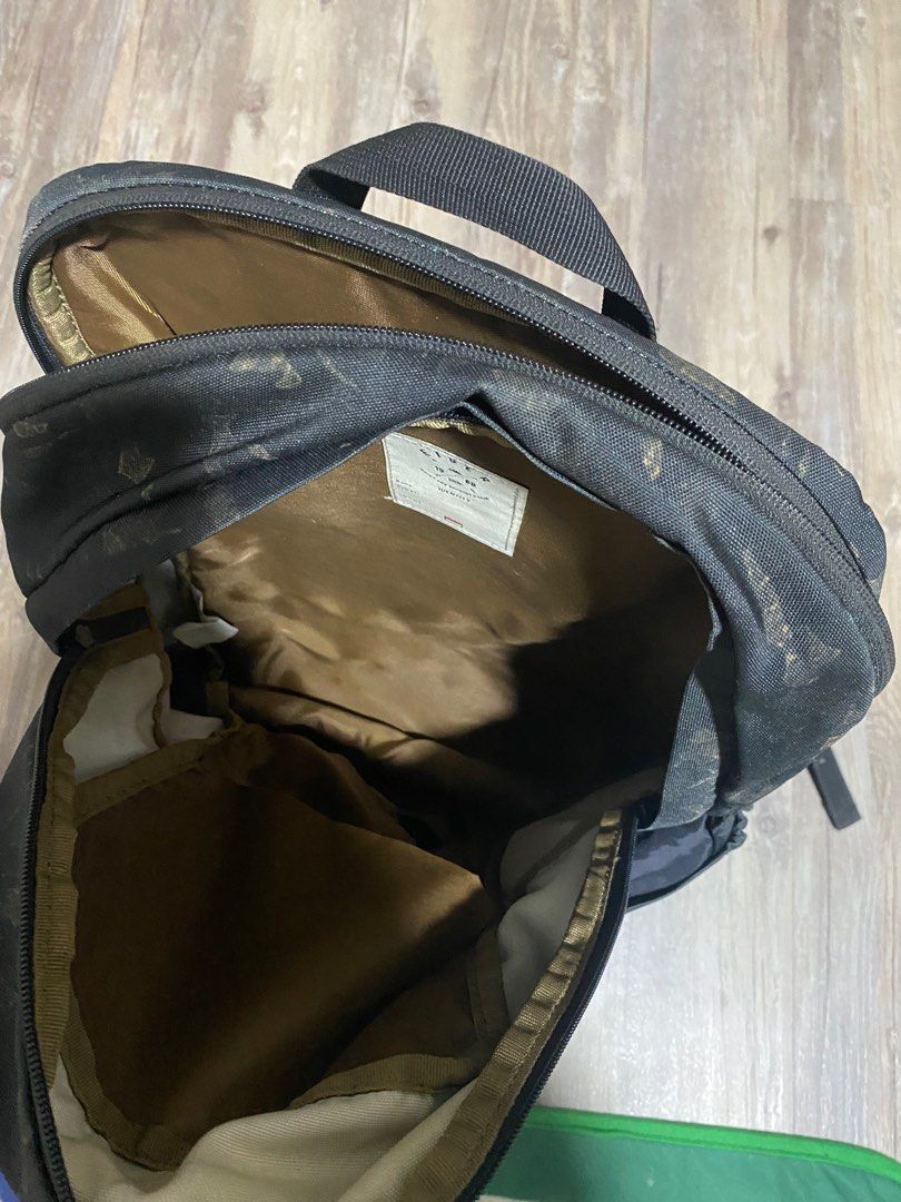 Nike, Eiger (Category: Backpacks) located in Singapore. Submitted by ming36 (Listing ID 1315733498, Image 4). Description: Lightly used haversack. Selling off cheap. $20 each.