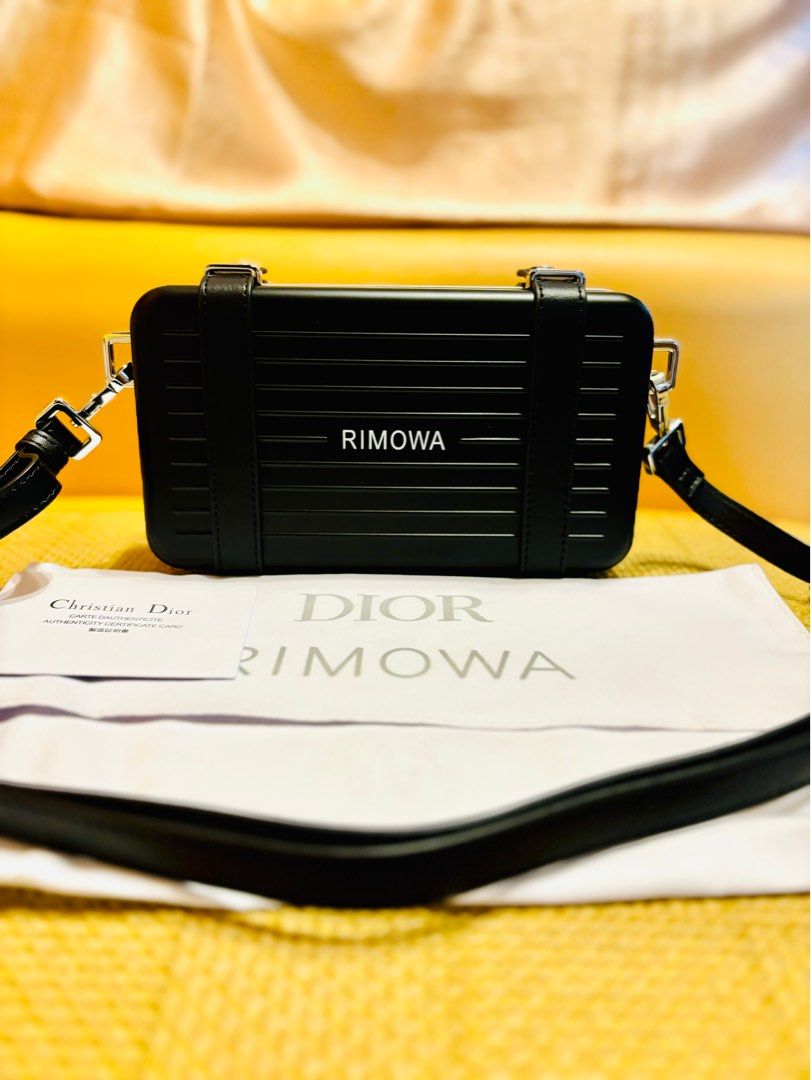JP Cd Rimowa (Category: Luxury Bags & Wallets) located in Cebu City. Submitted by day.98 (Listing ID 1310598663, Image 1). Description: japan preloved Aluminum material coded with box no flaws.
