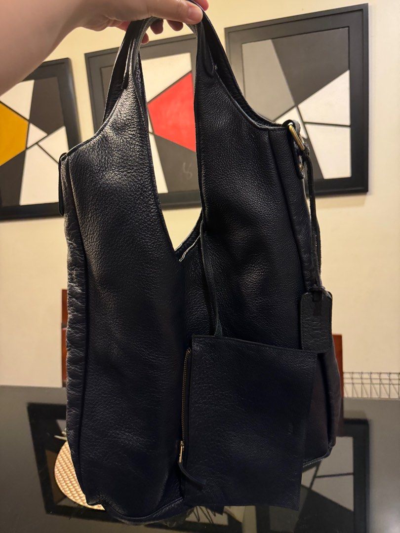 Katre Leather Baker Tote Bag (Navy Blue) (Category: Tote Bags) located in Malabon City. Submitted by yao.ming (Listing ID 1315827802, Image 1). Description: Slightly Negotiable Bought this but was surprised with the size, it’s really big and can fit laptops/ipad/etc. Haven’t used, just been stored because it’s a bit heavy since it’s legit leather ! :) Good for work/school Can fit a lot of things Includes free pouch .