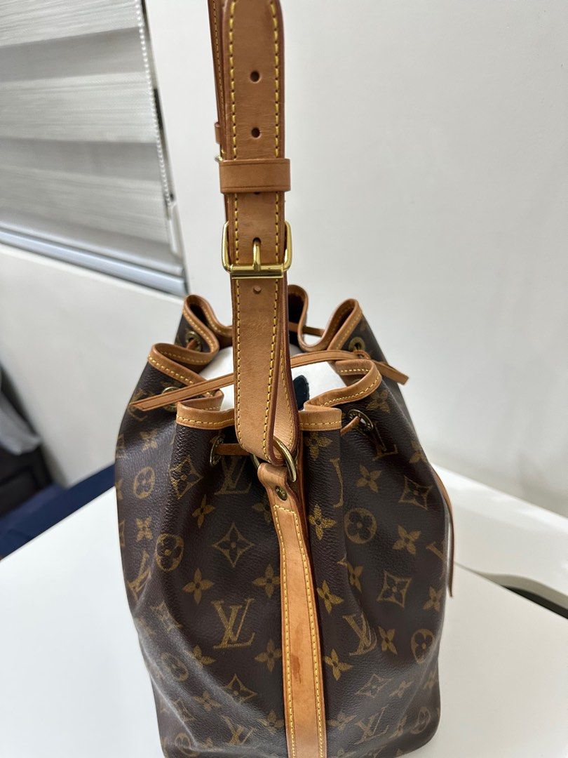 LOUIS VUITTON noe bucket bag (Category: Luxury Bags & Wallets) located in Batangas. Submitted by luxuryinmyclowset (Listing ID 1315835263, Image 2). Description: Vintage 1999 LV Noe bucket bag Bought from Luxurywishph in ig .