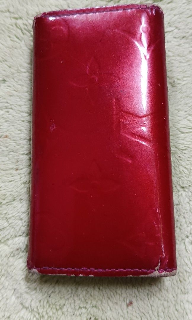 LV Key Holder (Category: Luxury Bags & Wallets) located in Romblon. Submitted by migustyles (Listing ID 1315756848, Image 2). Description: Louis Vuitton Key Holder Patent Leather Searchable Code Japan Source Mininal Sign of Used.
