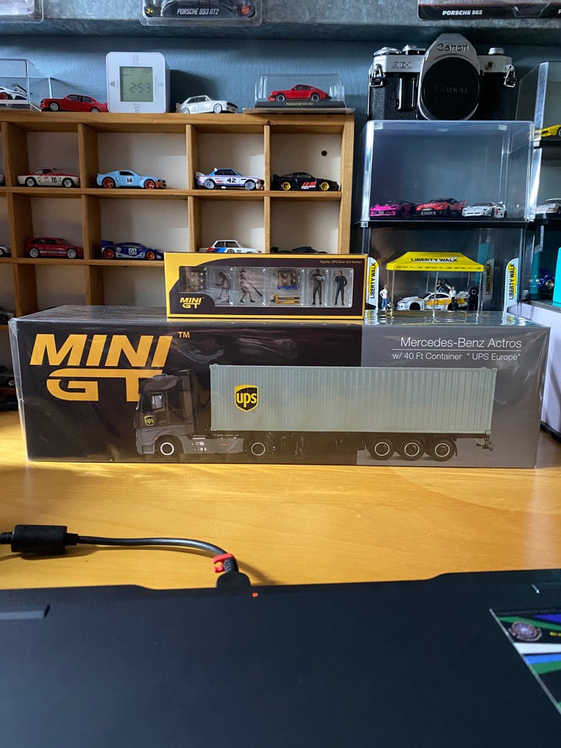 Mini GT 1/64 Container Truck Mercedes Actros w/ 40 FT Container
