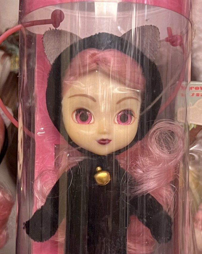 mini moon pullip doll (Category: Designer & Blind Box Toys) located in Manila. Submitted by yourtoothfairy (Listing ID 1315837157, Image 2). Description: rare, mini moon pullip doll. sealed, never removed from box. No INTERNATIONAL SHIPPING NO COD. .