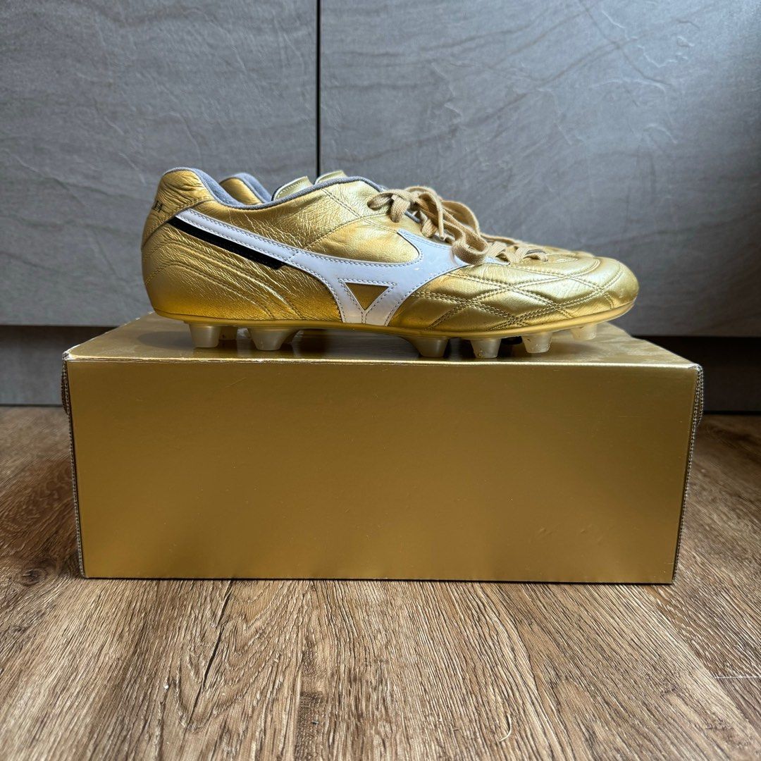 Mizuno Morelia Ultra Light Gold MIJ