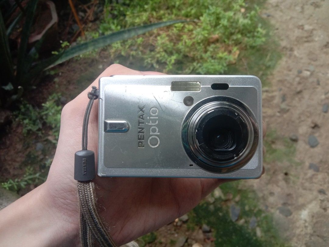 Pentax optio s6 (Category: Cameras) located in Mabini. Submitted by josharttt (Listing ID 1315819880, Image 3). Description: - FOR SALE!! - Pentax optio s6 ( for display or for parts) - first to pay! PRICE: ₱800 // sf will shoulder by the buyer - it depends on your location!! ❗ISSUES❗ - lens error lens stuck - screen works fine INCLUSION: - unit - battery - charger MOP: GCASH/MAYA MOD: JNT ⚠️ Buy at your own risk ⚠️ Strictly no refund/no return!!