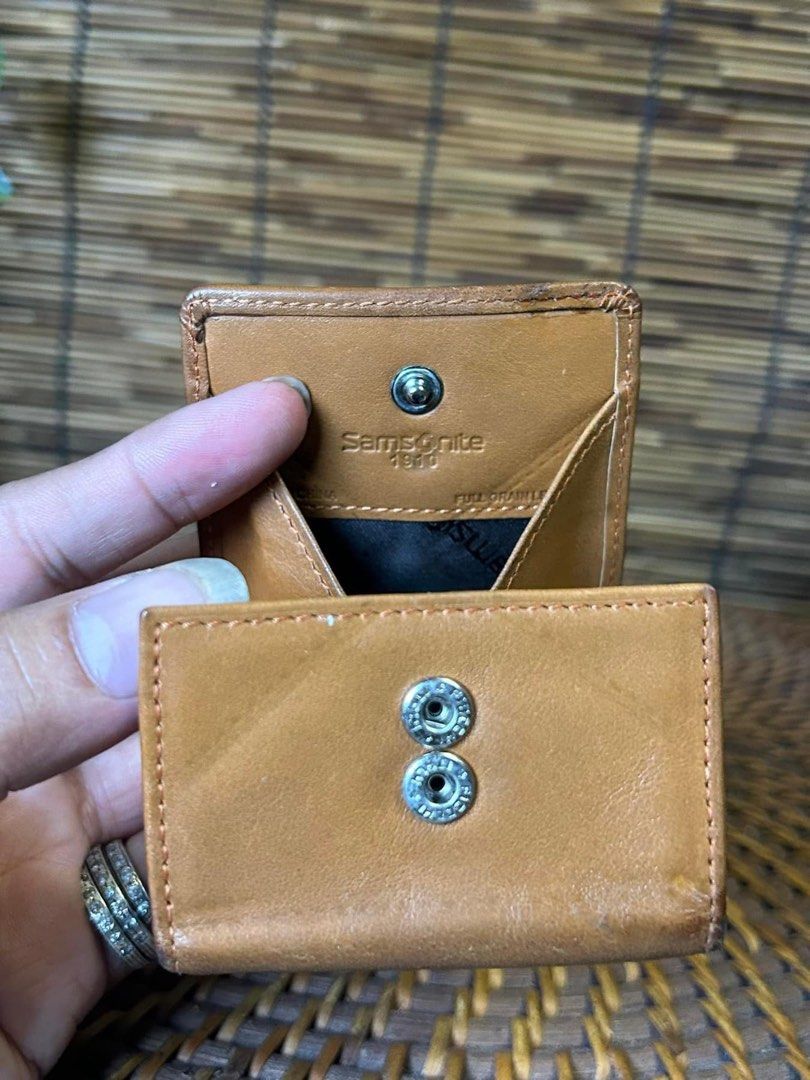SAMSONITE 1910 Vintage Purse Wallet (Category: Luxury Bags & Wallets) located in Quezon City. Submitted by whatsinmyclosett (Listing ID 1315843240, Image 3). Description: SAMSONITE 1910 Vintage Purse Wallet ☑️ITEM IN JAPAN ☑️Branded ☑️100% ORIGINAL ☑️good condition ☑️￼7 X 8 CM ☑️manage your EXPECTATIONS this is second hand / vintage bag HINDI po BRANDNEW Binibili mo 🔴PLS CHECK THE PHOTOS. The item in Good Condition WHATS YOU SEE IS WHAT YOU GET 