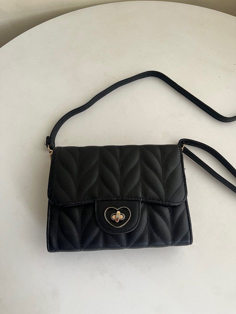 Secosana cross body bag black (Category: Cross-body Bags) located in Caloocan City. Submitted by ammp15 (Listing ID 1315805241, Image 1). Description: .
