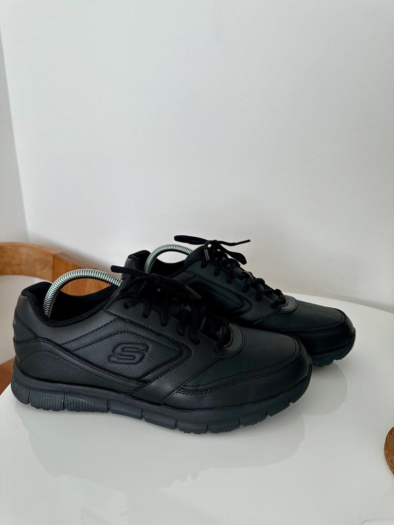 Skechers full black shoes store