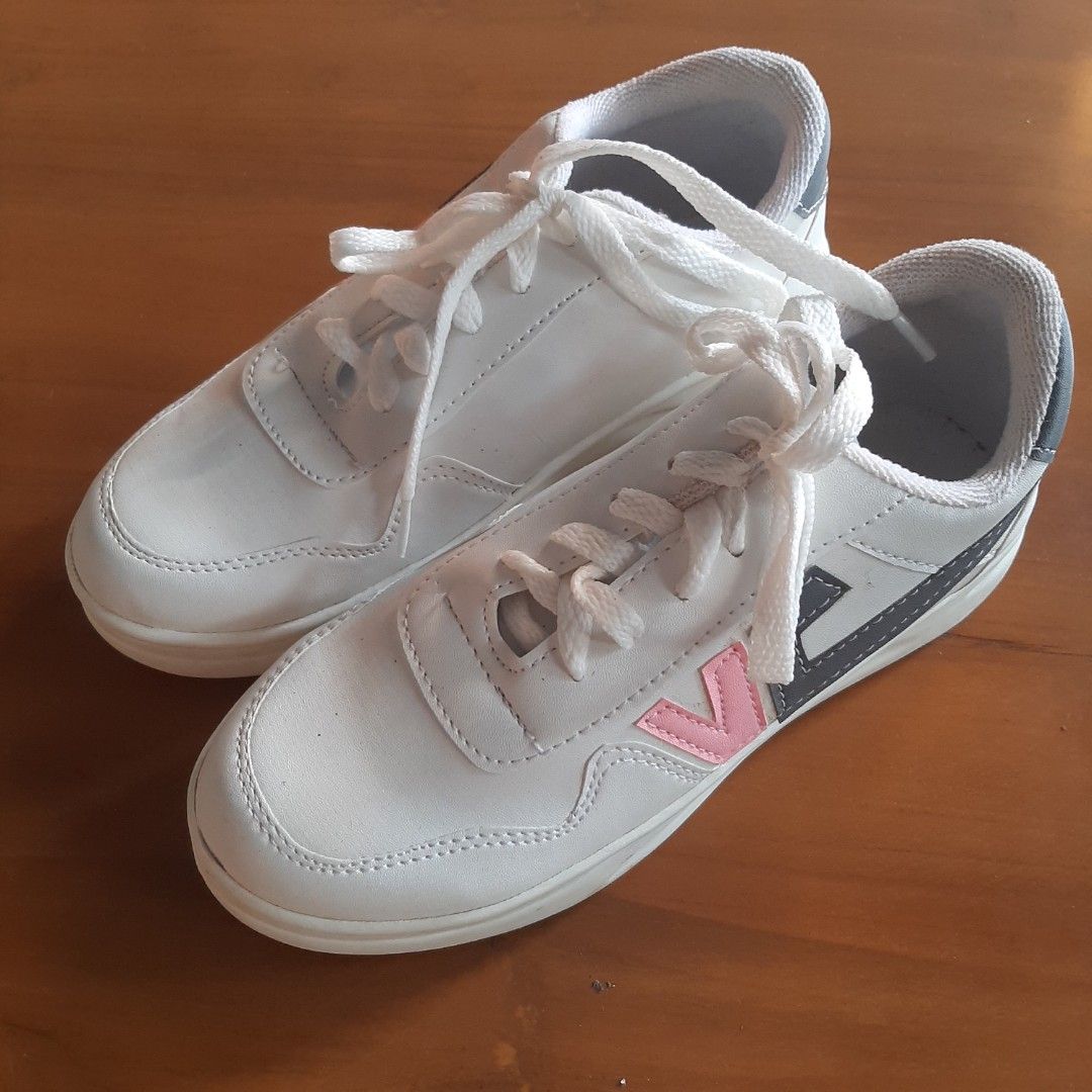 Sneakers Putih White Sneakers