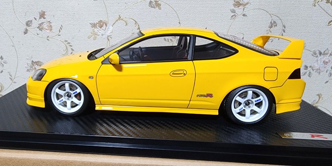 IG3328 1/18 Honda INTEGRA (DC5) TYPE R Yellow, Hobbies