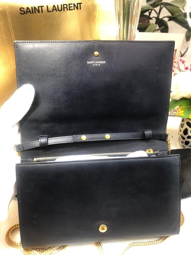 Authentic Black Leather Y-Ligne Pochette (Category: Luxury Bags & Wallets) located in Quezon City. Submitted by jhaediah (Listing ID 1316076993, Image 2). Description: ❗️Final Sale The interior fits your phone, cards, coin wallet and your lippy Free sf to your location Condition: •Rank Ab+++ •Canvas is in well used condition. It has sign of use like light rubbing and creasing •Glazing on the pipings have hairlines near the fold part.. ( check pho