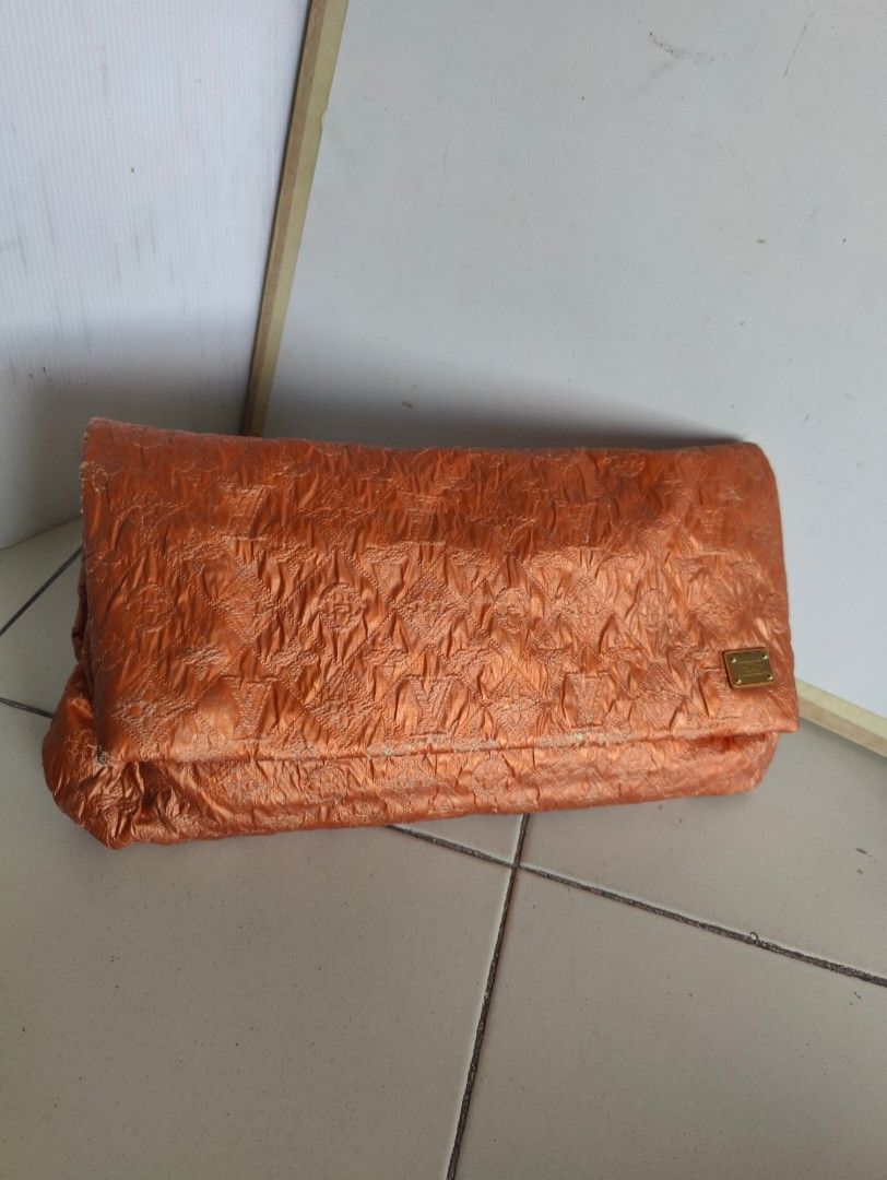 Authentic Gucci leather bag LV clutch (Category: Bags & Wallets) located in Singapore. Submitted by aujoos (Listing ID 1306695762, Image 2). Description: first photo $450 Gucci leather shoulder bag with tassel large size braided collection 15" X 15" shoulder drop 11" lightly used clean interior n great leather condition /511 second photo LV clutch authentic $100 interior very good condition /05.