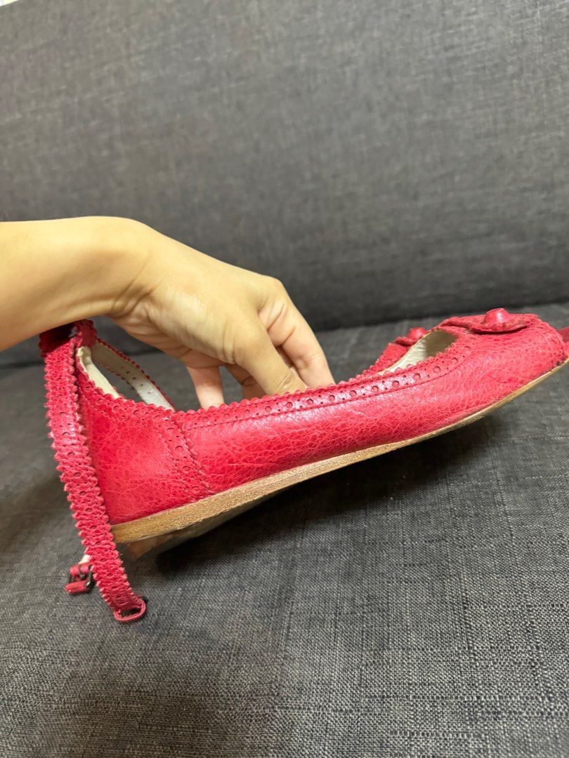 Balenciaga shoes (Category: Flats & Sandals) located in Valenzuela. Submitted by targetph (Listing ID 1315980318, Image 3). Description: Balenciaga 100% authentic, money back if proven fake NO box included Size: EU 37 Well used but no issue Store bought Location: Valenzuela or QC .