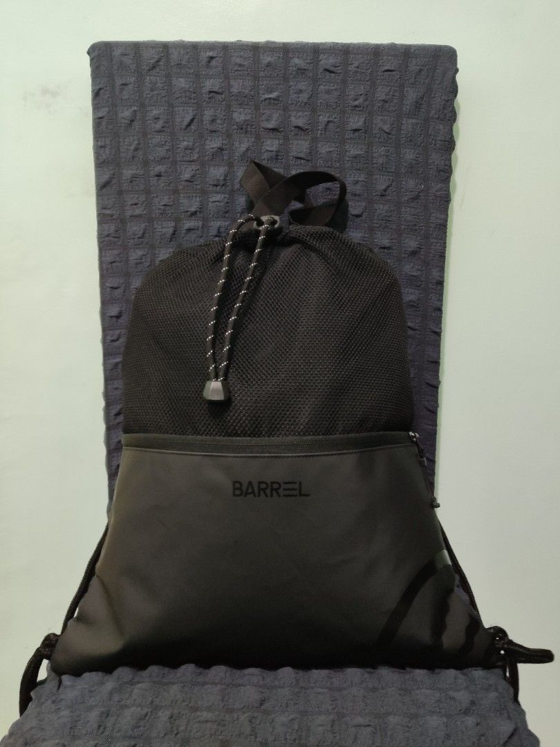 Barrel drawstring bag (Category: Luxury Bags & Wallets) located in Baguio. Submitted by bob.thrifter_03 (Listing ID 1315990864, Image 3). Description: Barrel draw string bag ‼️ Watter proof ‼️ With zipper compartment outside ‼️ Super excellent condition ‼️ Yours for 480 🙂🙂.