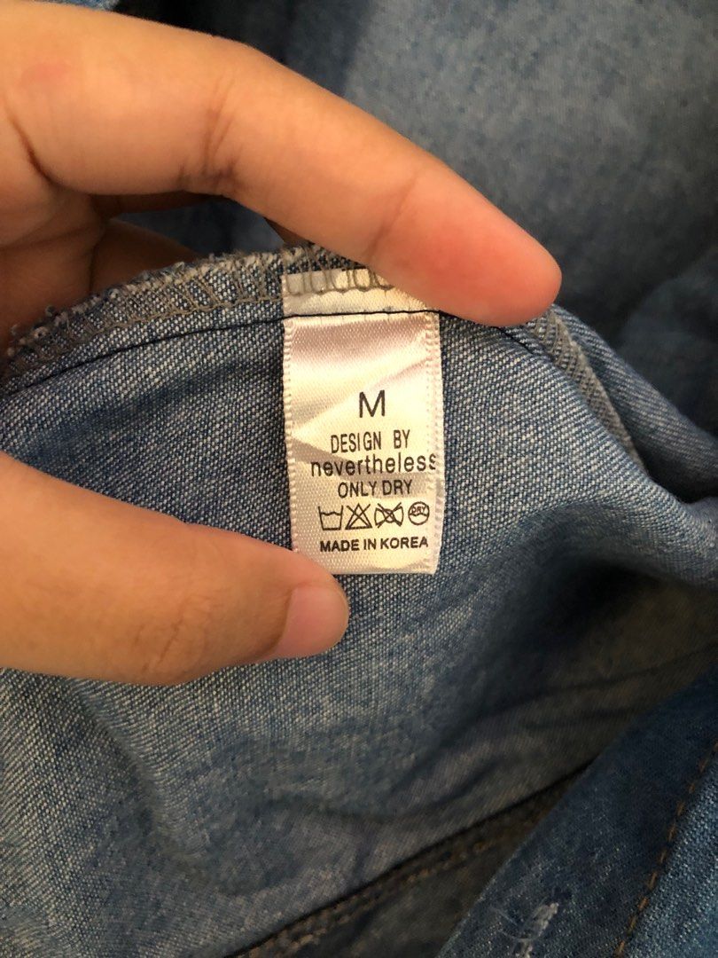 Blouse button (Category: Longsleeves) located in Banting. Submitted by dwyaneaydee (Listing ID 1315947546, Image 3). Description: Hi girls, blouse button to let go 😊. Size M..