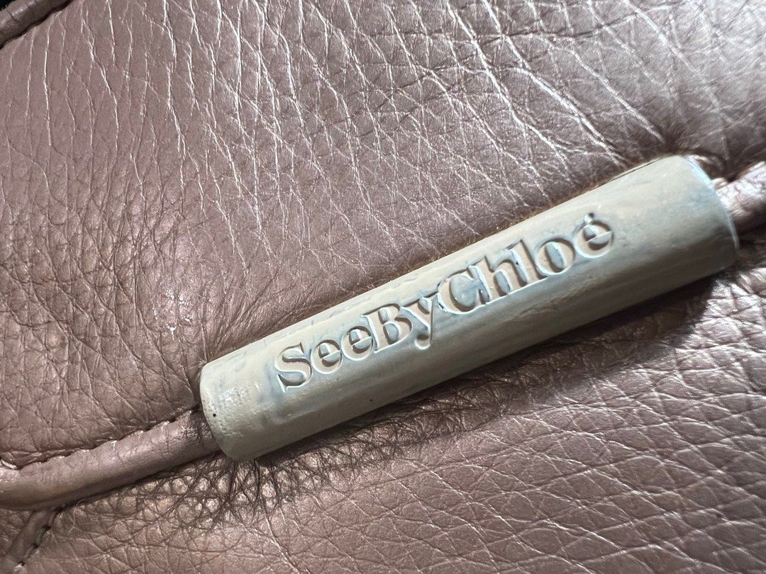 Chloe long wallet (Category: Wallets & Card holders) located in Las Pinas. Submitted by pixterspb (Listing ID 1315947706, Image 2). Description: Aunthentic.