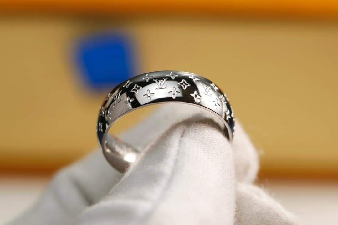 Classy Design Iconic Brand Ring, Women's Fashion, Jewelry & Organizers ...