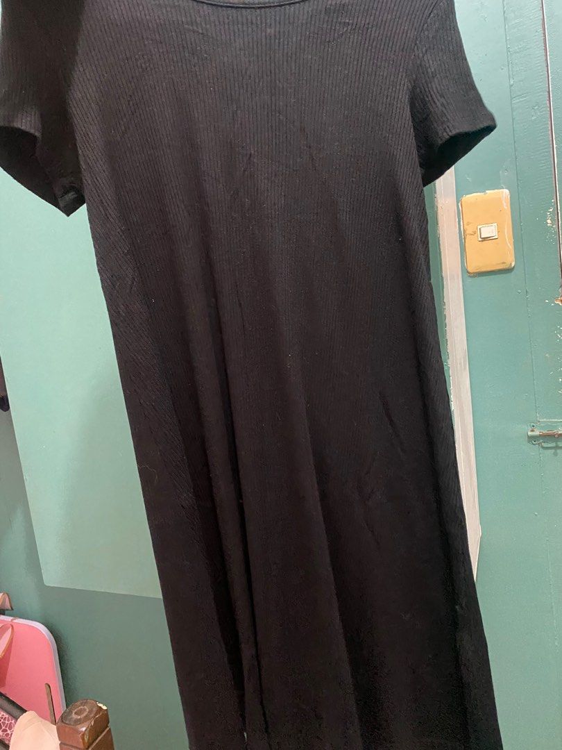 FOREVER 21 Black Dress (Category: Dresses) located in Aurora. Submitted by decluttersbymar (Listing ID 1315979094, Image 2). Description: .