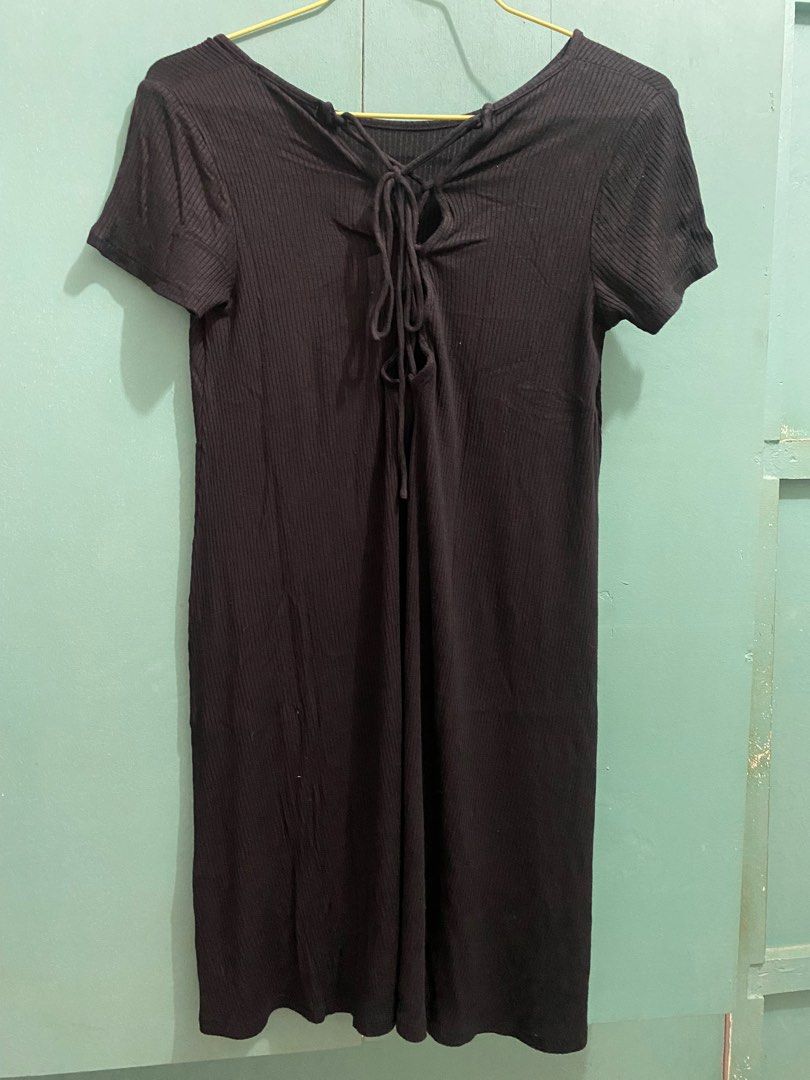 FOREVER 21 Black Dress (Category: Dresses) located in Aurora. Submitted by decluttersbymar (Listing ID 1315979094, Image 1). Description: .