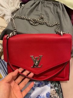 (Category: ) located in . Submitted by preloved.db (Listing ID 1315930624, Image 1). Description: .