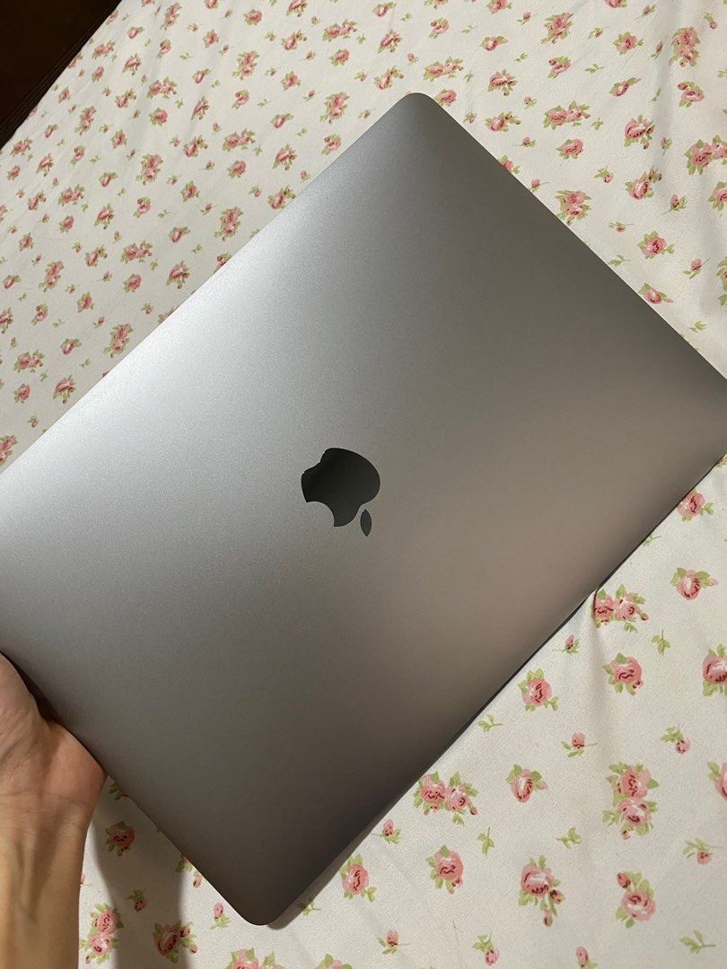 MacBook Pro 13インチM2チップ(2022年モデル)スペースグレー