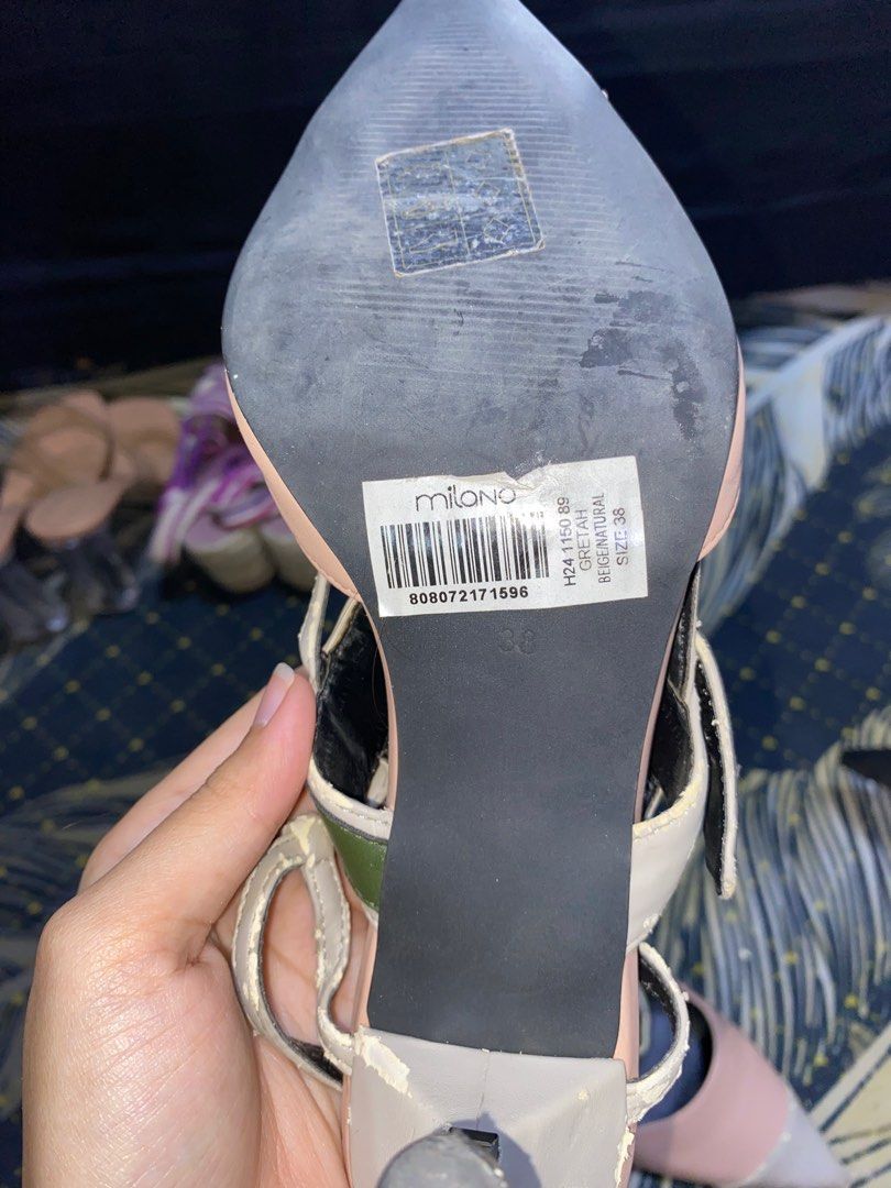 Milano Heels (Category: Heels) located in Caloocan City. Submitted by vasquez_shells (Listing ID 1315997133, Image 3). Description: medyo nagcchip na yung paint sa bandang heels niya .