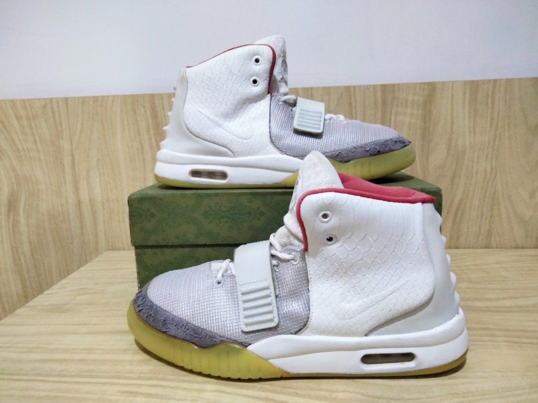 Nike Air Yeezy 2 Platinum White Sneakers Sepatu Shoes Kanye West Yezzy II Fesyen Pria Sepatu Sneakers di Carousell