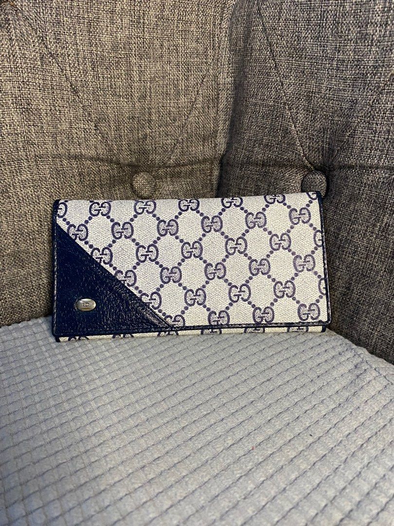 Original Gucci Bifold Monogram (Category: Luxury Bags & Wallets) located in Marilao. Submitted by ceciliasia03 (Listing ID 1315927187, Image 1). Description: Almost New Markdown: From 4,000 to 2,500 Please send me message for interested. Disclaimer: Listed items are preloved please manage your expectations❤️.