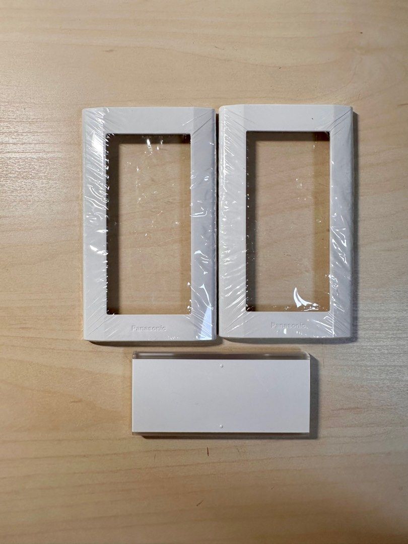 Panasonic 國際牌星光系列WTDFP5152K 一開開關蓋板, 哩哩扣扣, 其他在旋轉拍賣