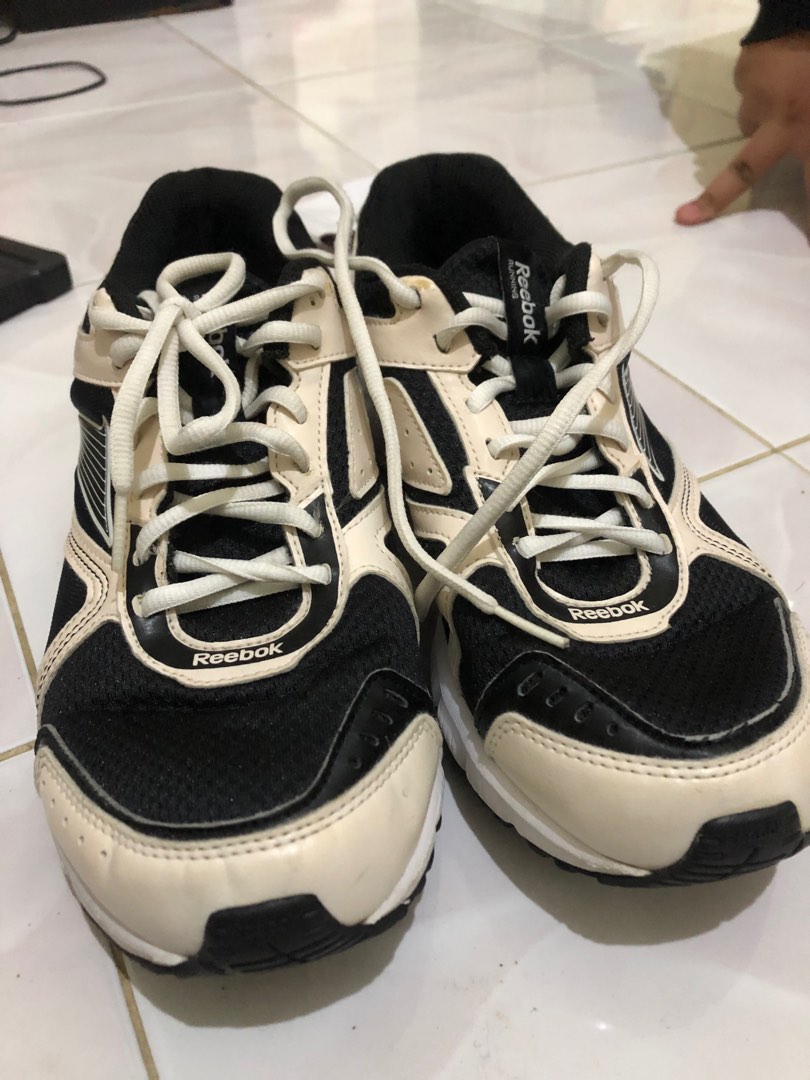 Reebok Record Finish Uk 41 Fesyen Pria Sepatu Sneakers di Carousell