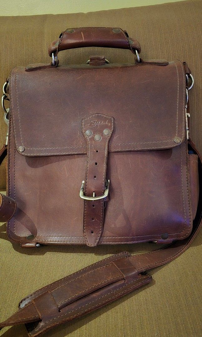 Saddleback Leather Messenger Bag (Category: Briefcases) located in Muntinlupa City. Submitted by alancruz (Listing ID 1315992823, Image 2). Description: up for sale is a saddleback messenger bag in dark brown color. comes with leather strap. hardly used..