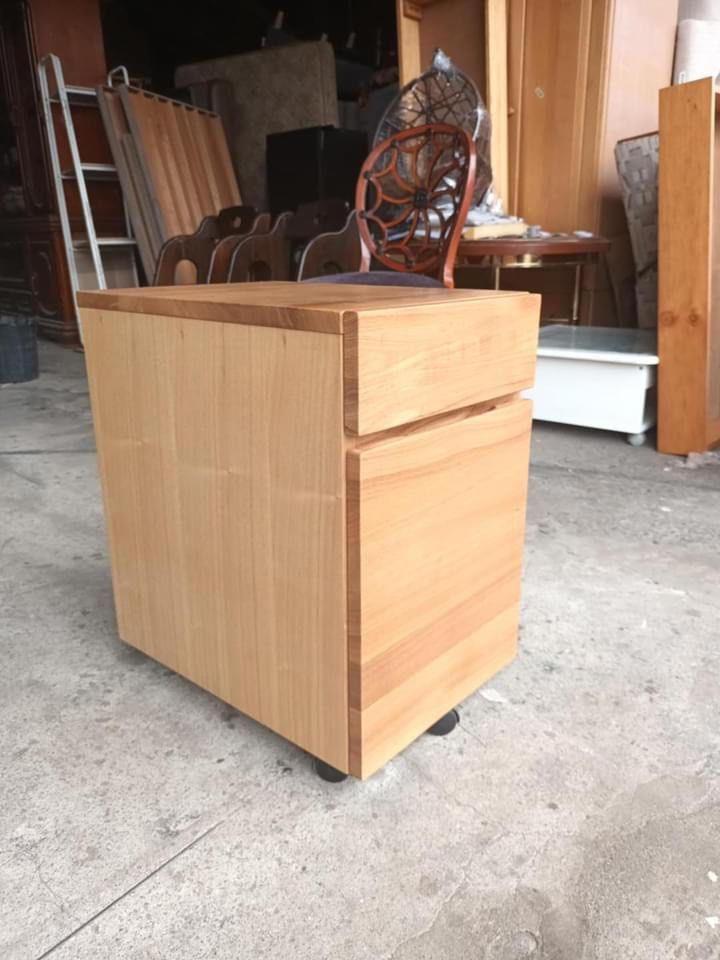 Slim side table (Category: Tables & Sets) located in Quezon City. Submitted by matetdevis13 (Listing ID 1316026089, Image 3). Description: Slim Side Drawer Price: 2,500 L14 x W19 x H22 In good condition Code akc 729.