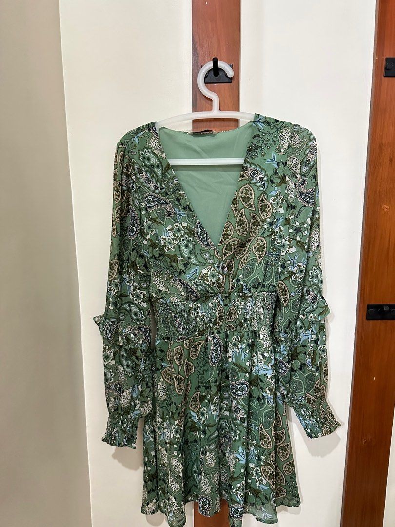 Stradivarius green floral dress, Women's Fashion, Dresses & Sets, Dresses  on Carousell