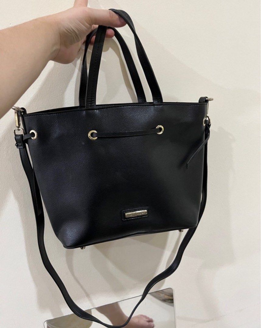 Tas Hitam Hush Puppies. Sling Bag Hush Puppies warna hitam