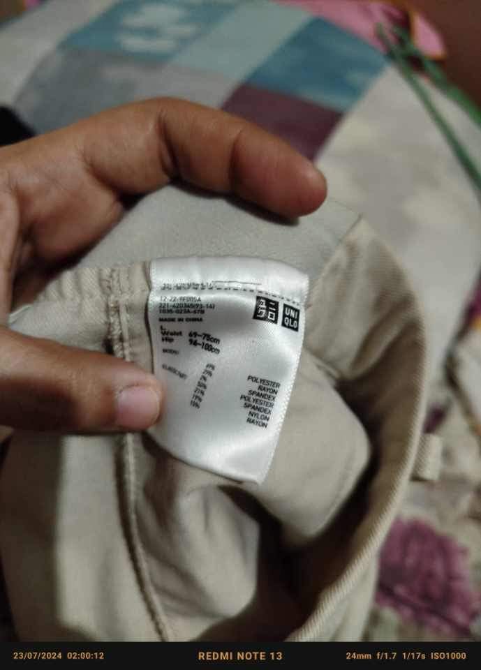 uniqlo ezy ankle pants/ trousers (Category: Other Bottoms) located in Manila. Submitted by heyymmich (Listing ID 1316054653, Image 3). Description: still in good condition can fit Med- Large frame.